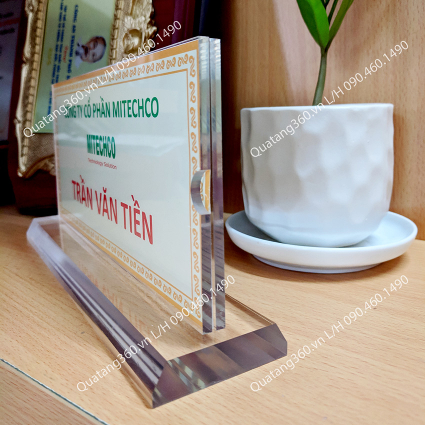 làm biển mica để bàn làm biển mica để bàn