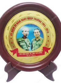 quà tặng đĩa gỗ mặt đồng ăn mòn