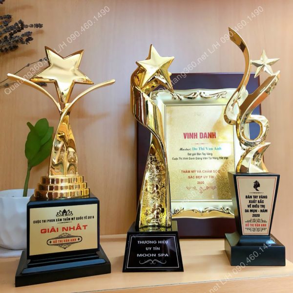 cúp trao thưởng kim loại