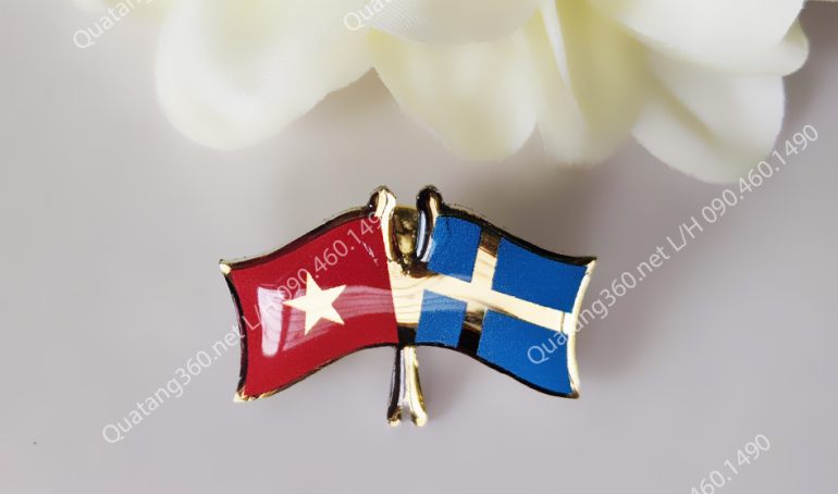 Pin cào áo lá cờ Việt Nam Thụy Điển