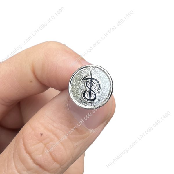 pin logo cúc áo vest mạ bạc
