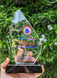 Quà tặng kỷ niệm chương pha lê, thủy tinh